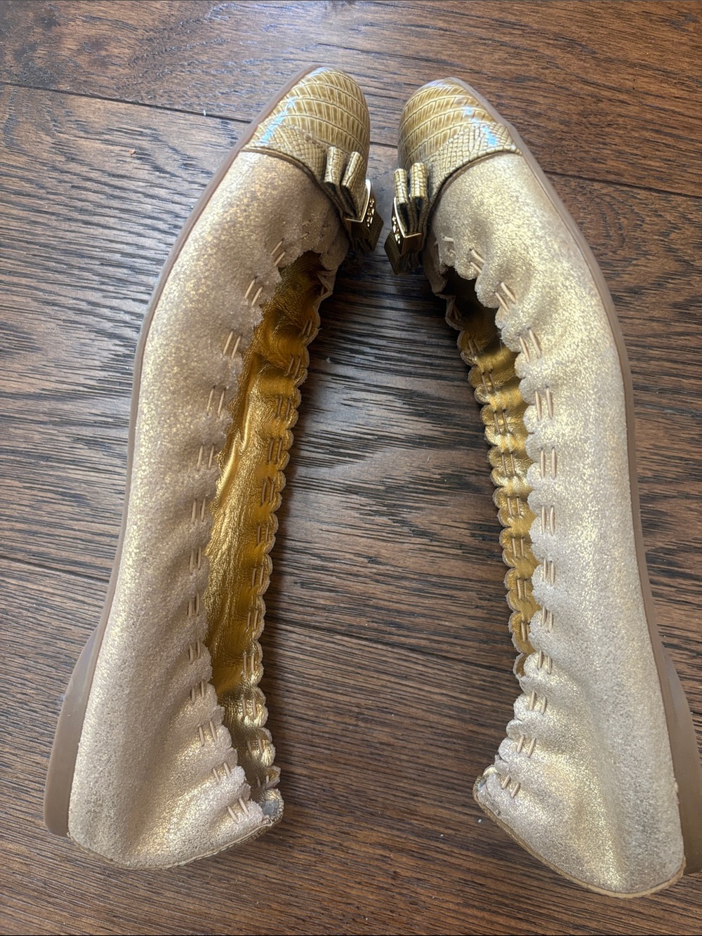 Tory Burch Metallic Gold Scalloped Ballet Flats with Logo Cap Toe - Picture 5 of 6